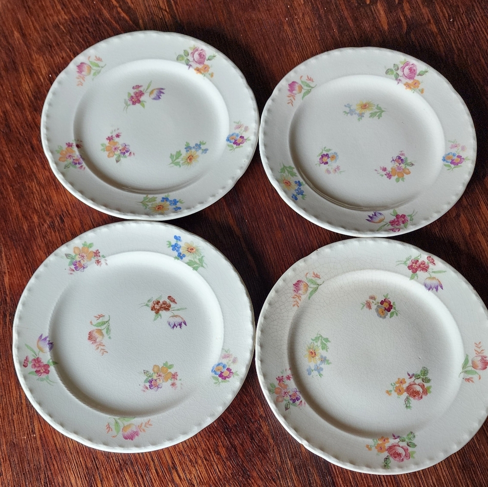 Set of 4 plates